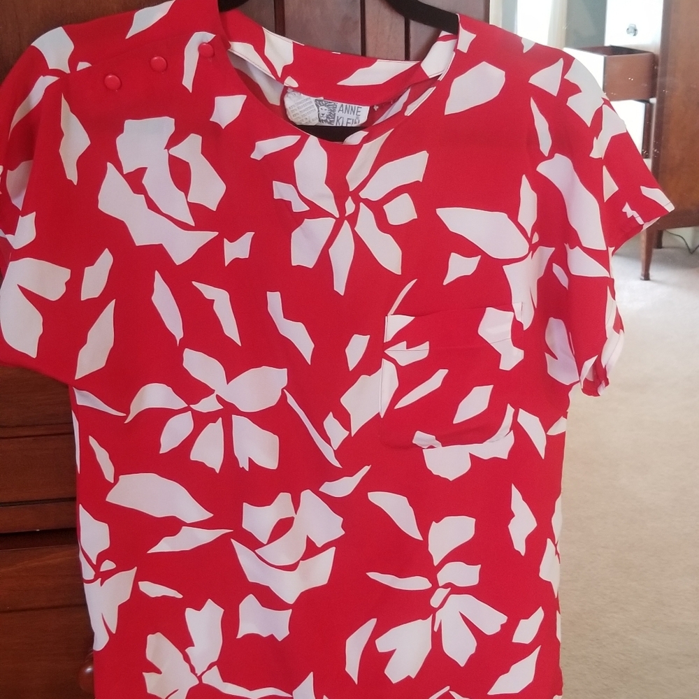 Red white short sleeve blouse